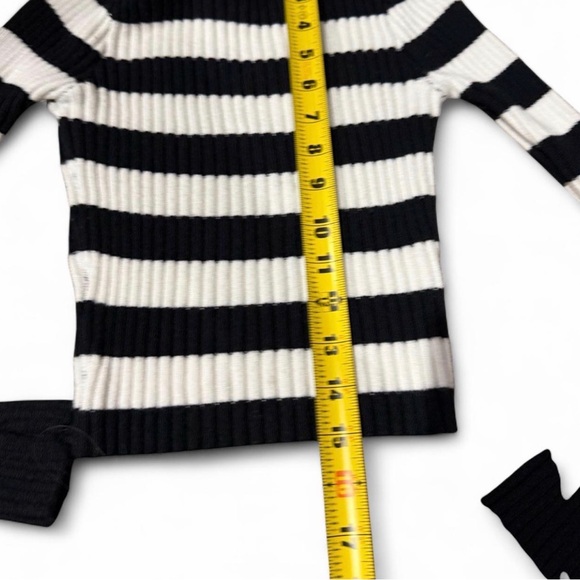Altar’d State striped cropped mock neck ribbed sweater black white M - Picture 5 of 5
